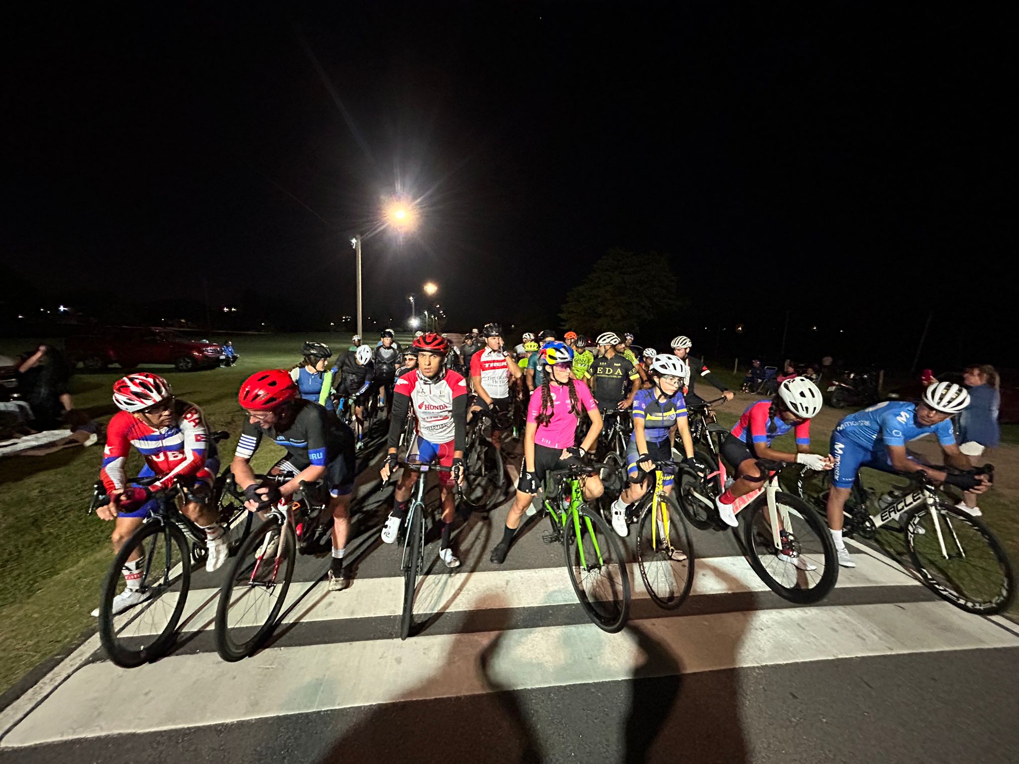 Exitosa última jornada de ciclismo nocturno en el Parque de la Hispanidad